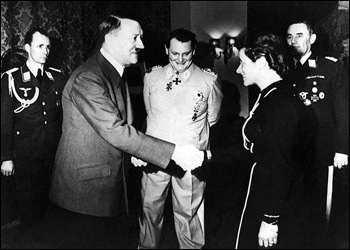 Ханна Рейч на приеме в бункере Гитлера